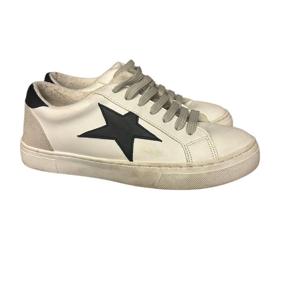 Steve Madden White and Black‎ Sneakers